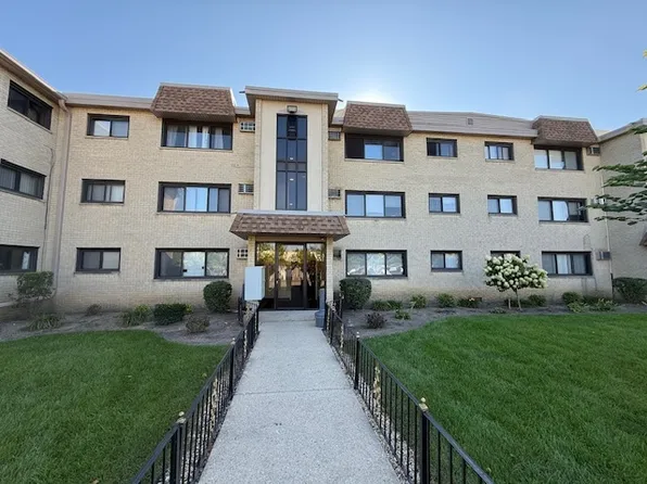 9631 Brandy Ct APT 7, Des Plaines, IL 60016