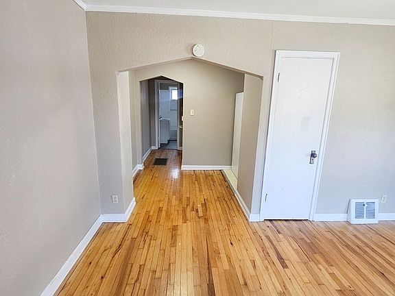 2nd image of 5824 Grand Ave #5824