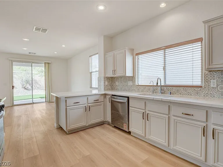 10808 Wallflower Ave — Photo 25