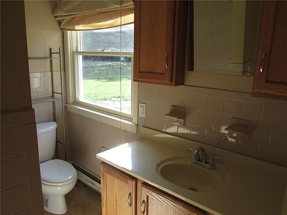 5th image of 115 Hopkins Ave