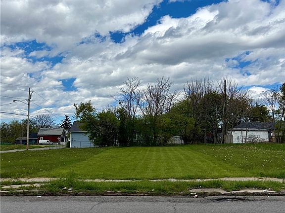2nd image of 746 William St Lot 35