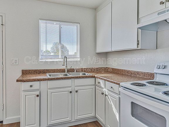 5th image of 290 Pennsylvania Dr #10