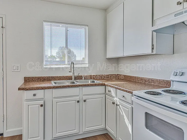 290 Pennsylvania Dr #10 — Photo 5