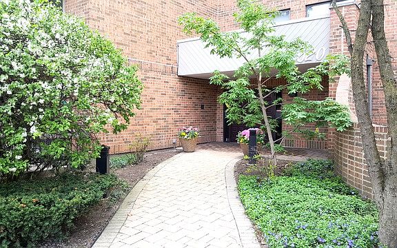 2nd image of 1020 N Harlem Ave