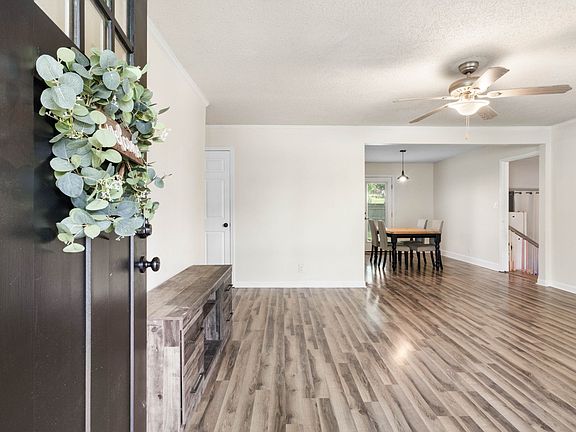 5th image of 409 Bluff Dr