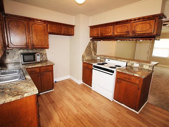 2nd image of 3809 SE 26th St