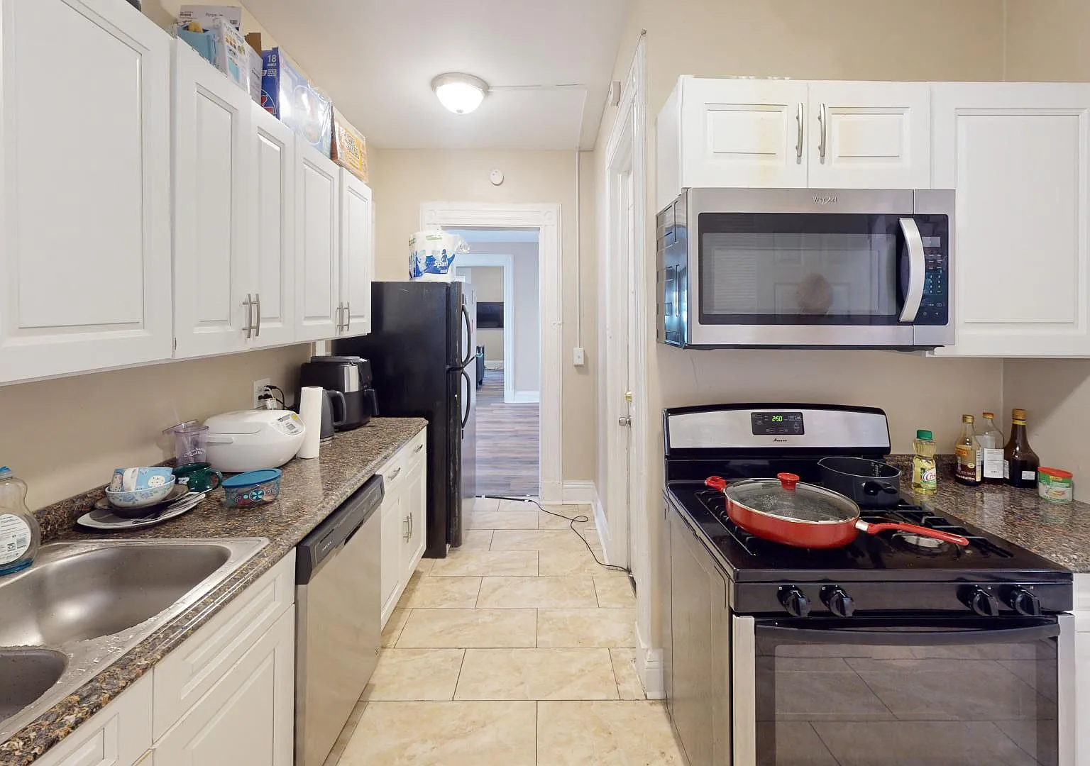 3 bed, $1,800 — Photo 1