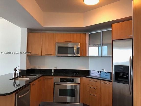 4th image of 480 NE 30th St APT 902