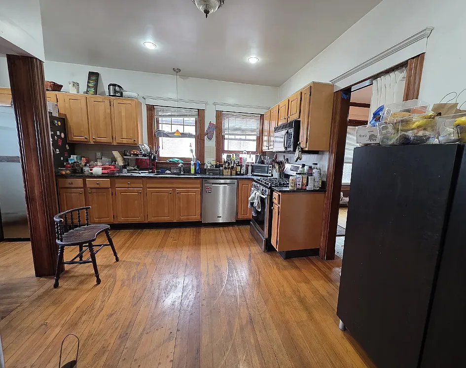 3 bed, 9999 sqft, $5,700 — Photo 3