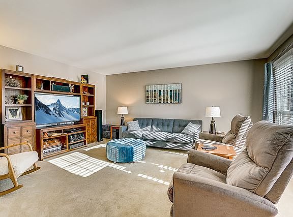 4th image of 1029 Wellington Ave
