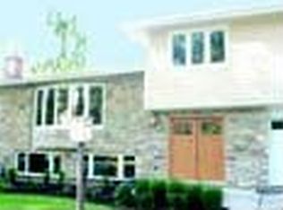 852 Sumac Rd, Highland Park, IL 60035