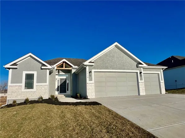 1913 Longview Dr, Liberty, MO 64068