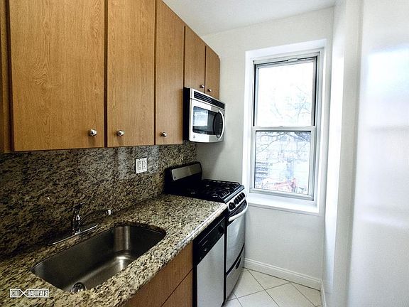 4th image of 34 W 65th St APT 3B