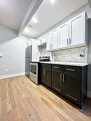 2nd image of 808 Elsmere Pl APT 3C