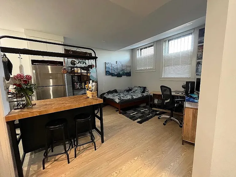 47 Bay State Rd — Photo 4