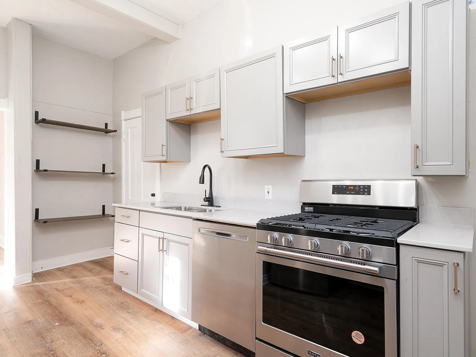 2 bed, 1100 sqft, $1,925 — Photo 3