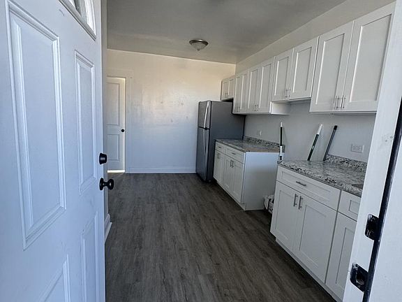 2nd image of 1650 W Morse Ave APT 3