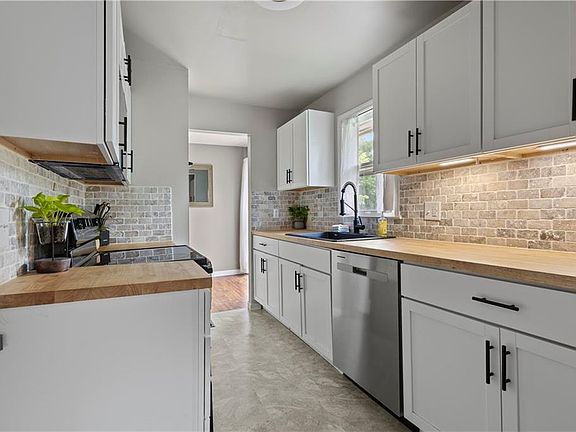 5th image of 2816 NE 56th St