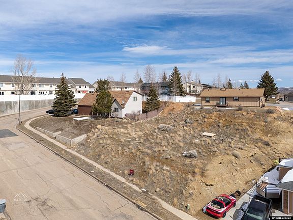 5th image of 213 Grandview Cir