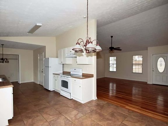 5th image of 901 Park Creek Cir