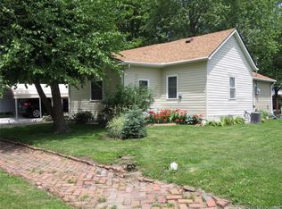 418 S Van Buren St, Litchfield, IL 62056