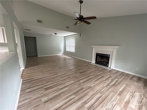 3rd image of 137 Ropemaker Ln