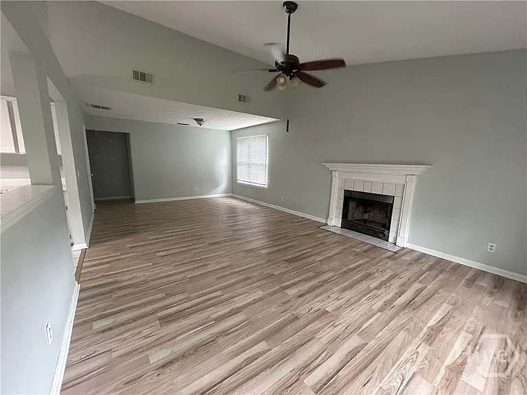 137 Ropemaker Ln — Photo 3