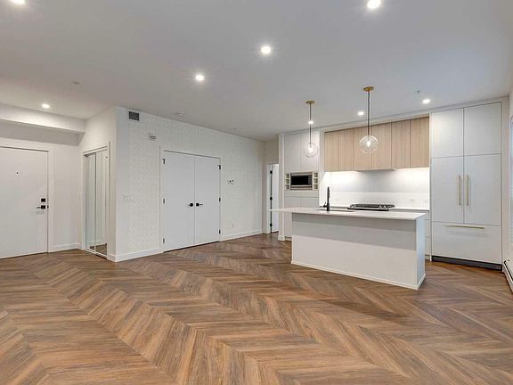 3rd image of 107-4275 Norford Ave NW #107