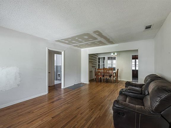 2nd image of 6118 Parkdale Dr