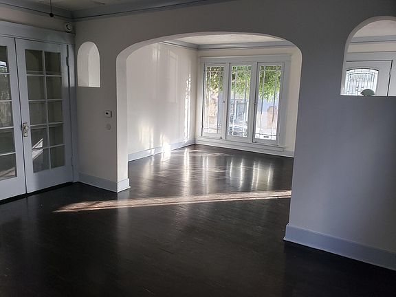 3rd image of 7959 Fountain Ave