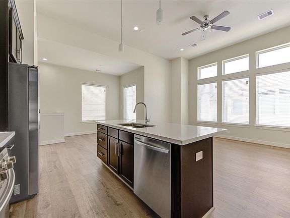 4th image of 136 Knightsbridge Park Ln
