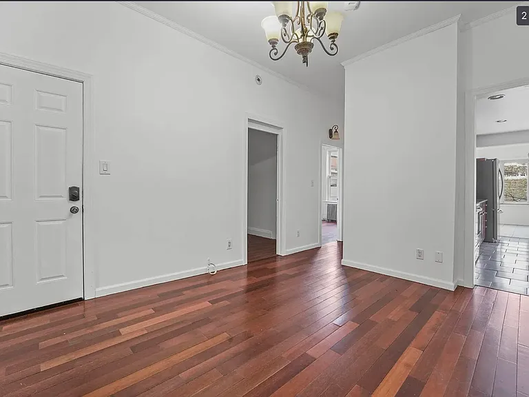410 35th St #1 — Photo 3