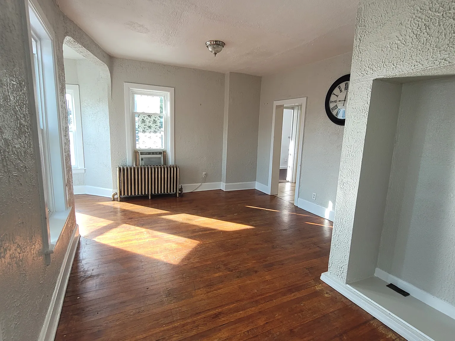 3 bed, 1000 sqft, $1,325 — Photo 3