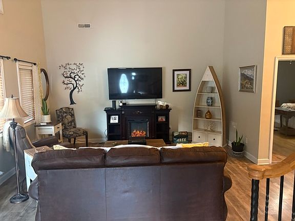 3rd image of 7 Bage St #7