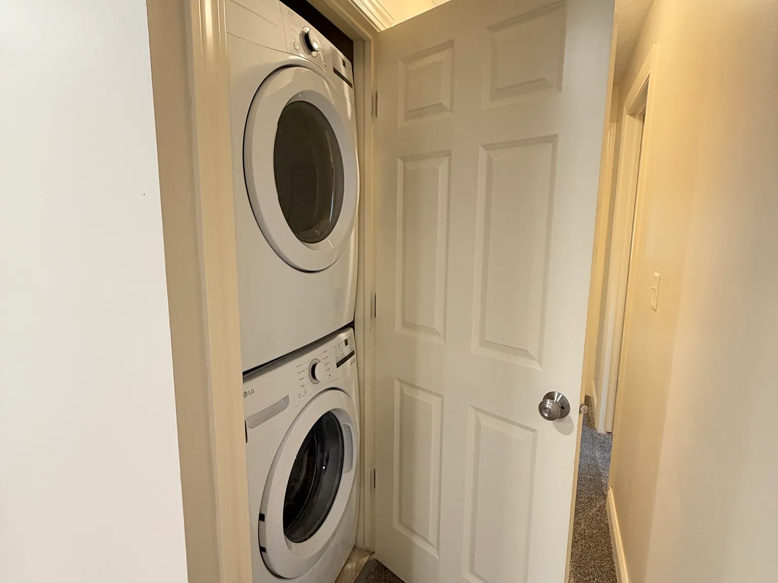 2 bed, 1.5 bath, 945 sqft, $1,499 — Photo 4