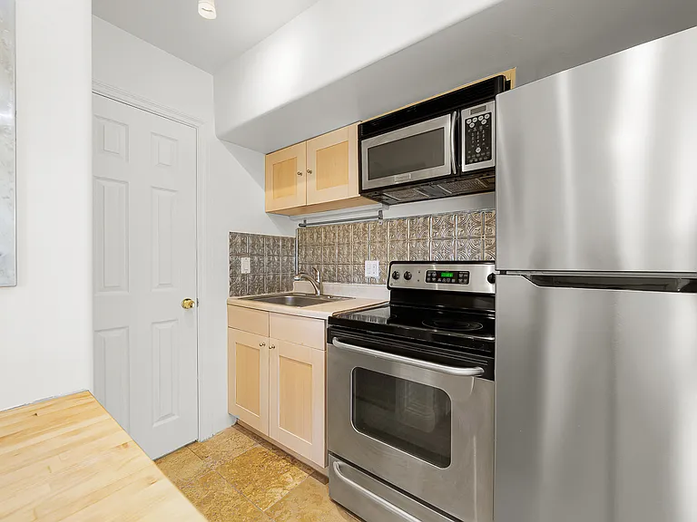 5830 Mott St — Photo 39