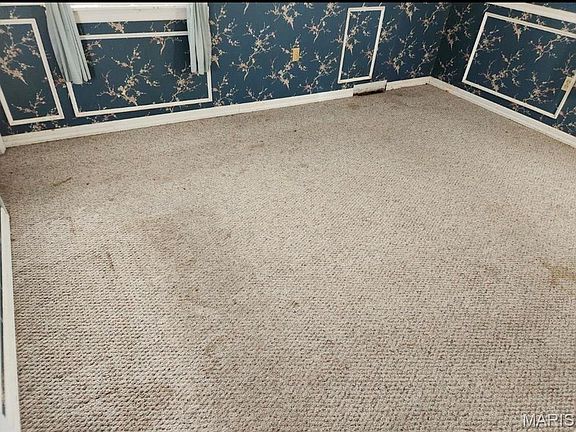 5th image of 328 Michael Ln
