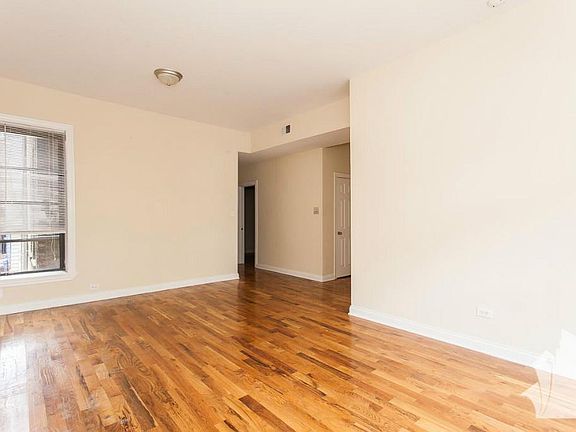 3rd image of 639 W Oakdale Ave #3JC