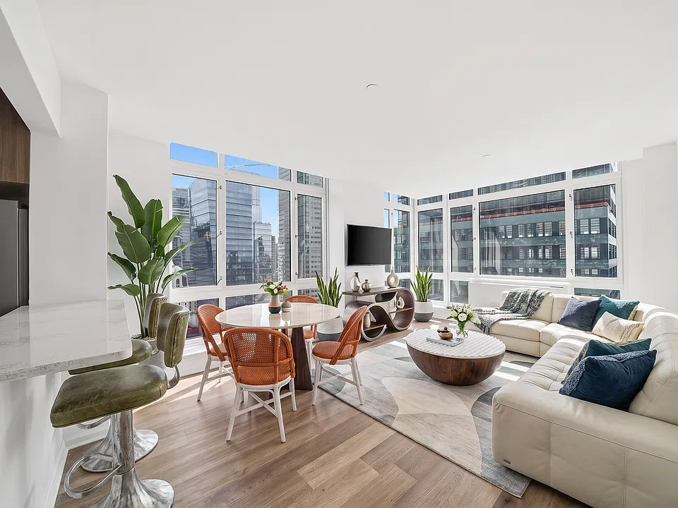 350 W 43rd St #45B