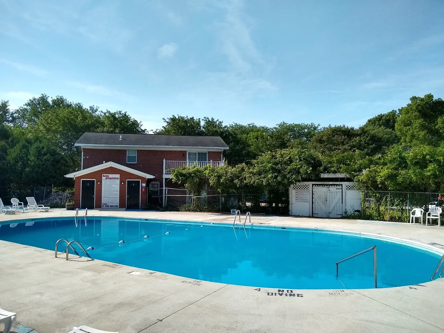 Colonial Crest Apartments — Photo 3