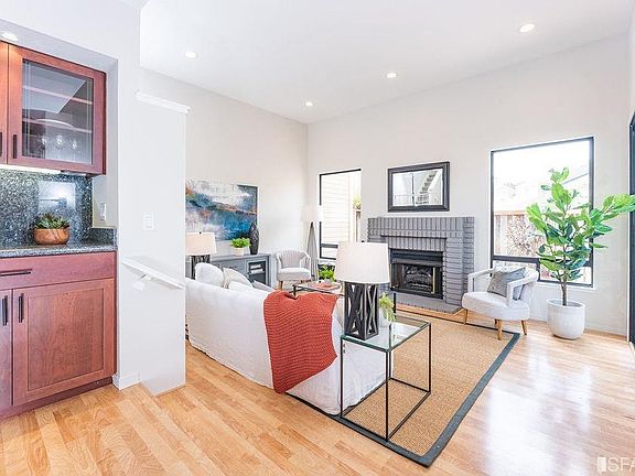3rd image of 272 Crown Cir