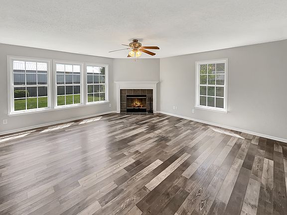 3rd image of 455 Bourneside Dr