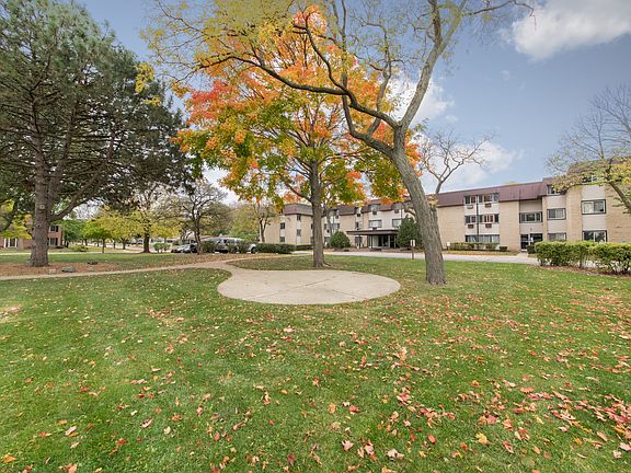 3rd image of 810 E Shady Way APT 212