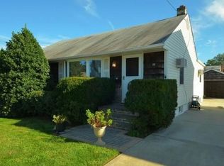 30 Montana St, Hicksville, NY 11801