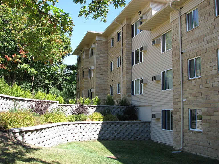 Birchwood East Apartments — Photo 8