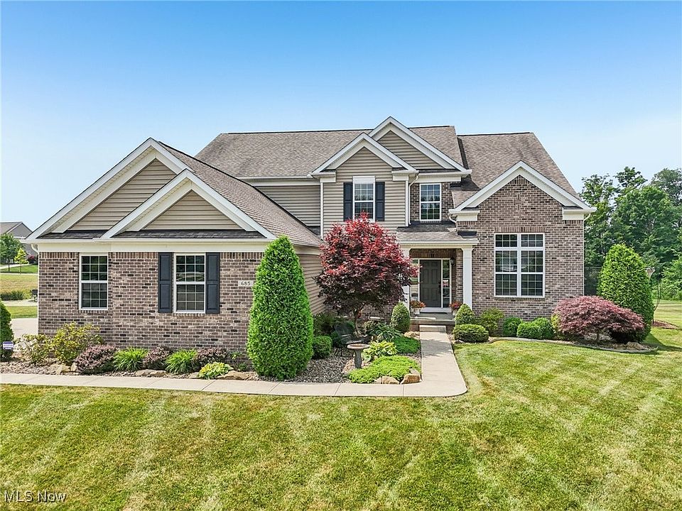 1st image of 685 Shannon Pl