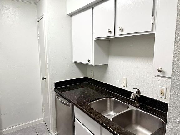 4th image of 12500 Sandpiper Dr APT 9