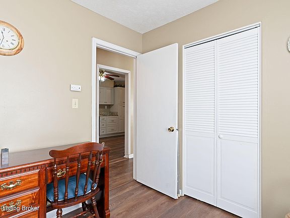 3rd image of 5407 Alicante Ln