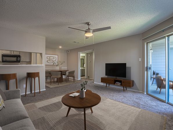 Paces Crossing | 2411 S Interstate Highway 35 E, Denton, TX