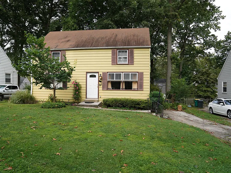 551 Woodside Ave — Photo 12